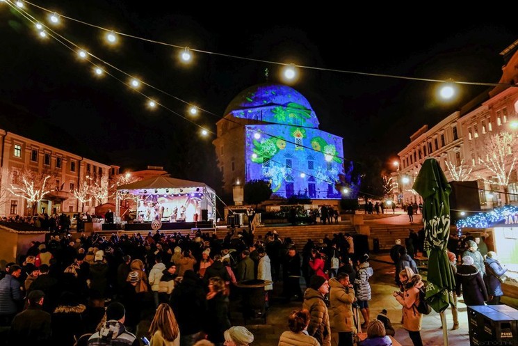 Pécsi Adventi Vásár 2025. Kézműves- és Mesevásár a Széchenyi téren